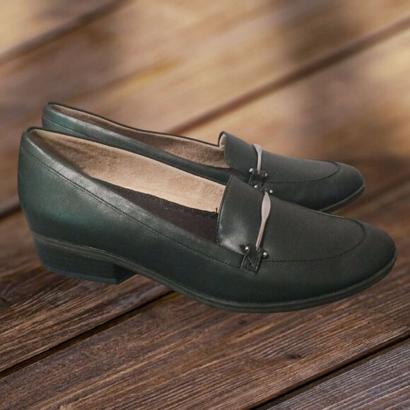 Naturalizer Soul Womens Loafer Shoes With Metal Accent Size 9M - Picture 4 of 9